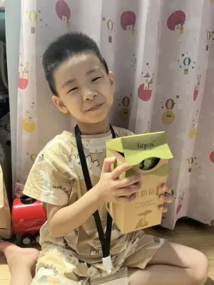 孩子手持虎奶菇養氣飲外盒