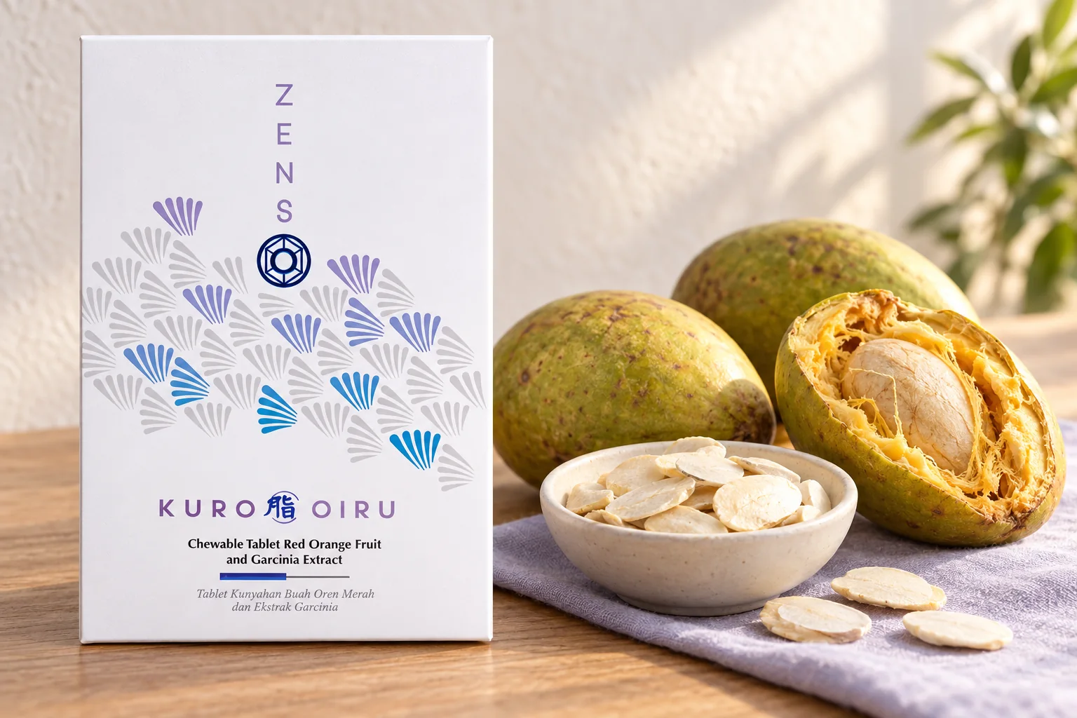 KURO OIRU 超燃紅橙錠盒裝，旁邊是非洲野芒果與曬乾的種仁